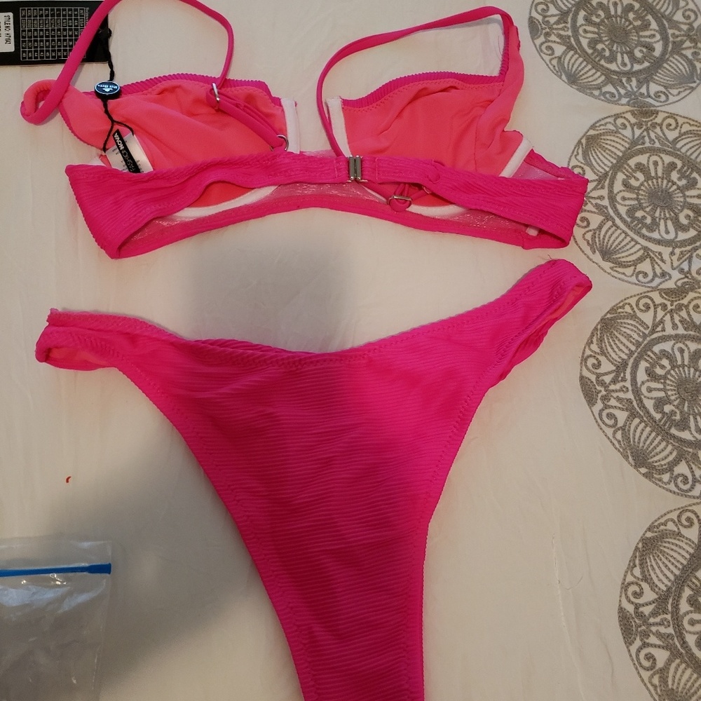 Bikini - Picture 2 of 2